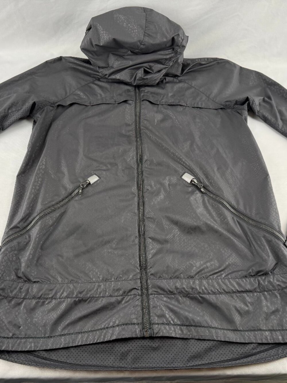 Lululemon Athletica Black Snake Print Running Jacket Windbreaker Hooded Sz M